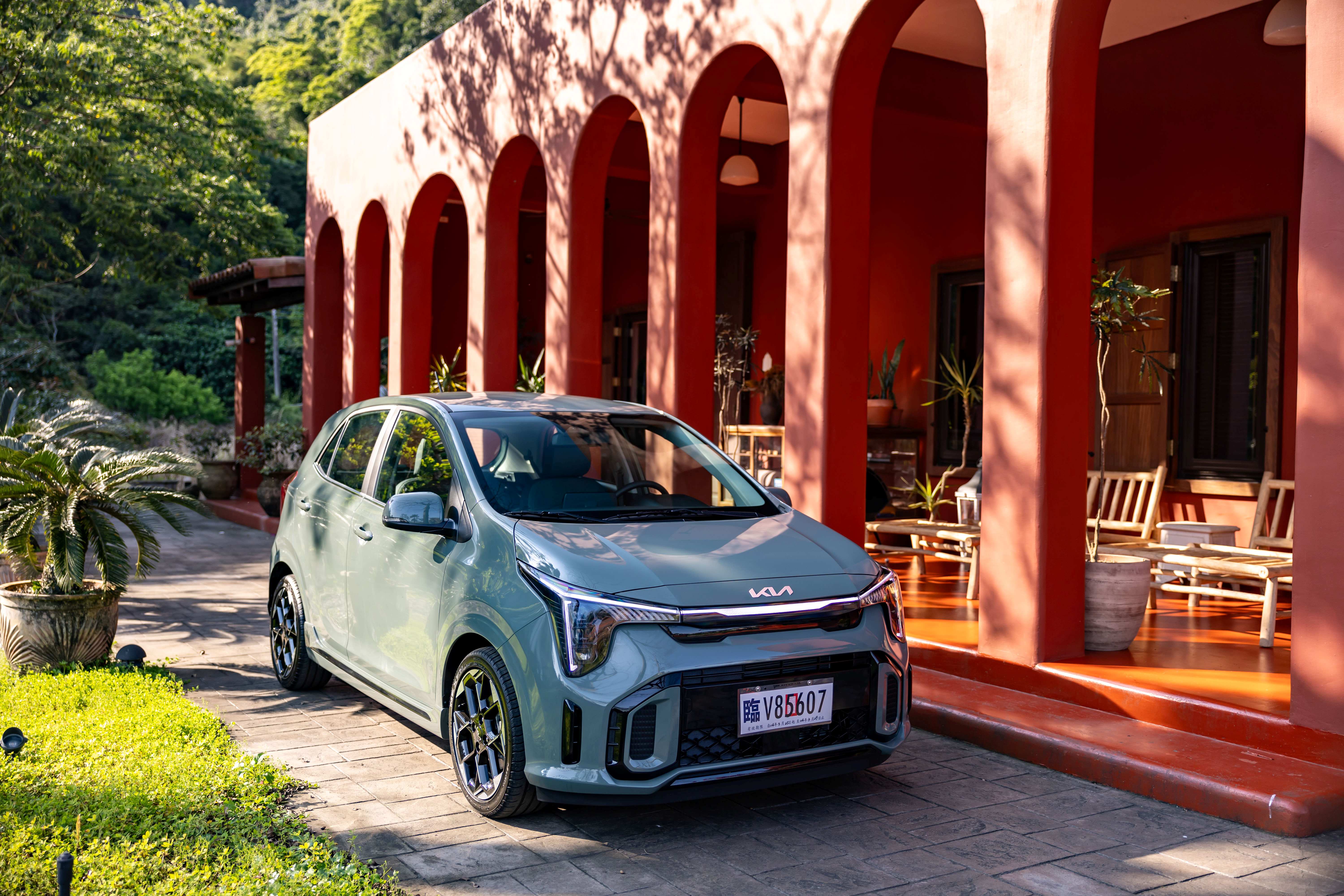 3.Kia旗下輕奢精品掀背The Picanto截至10月底止，累計銷售已突破900台，本月49.9萬起輕鬆入主。